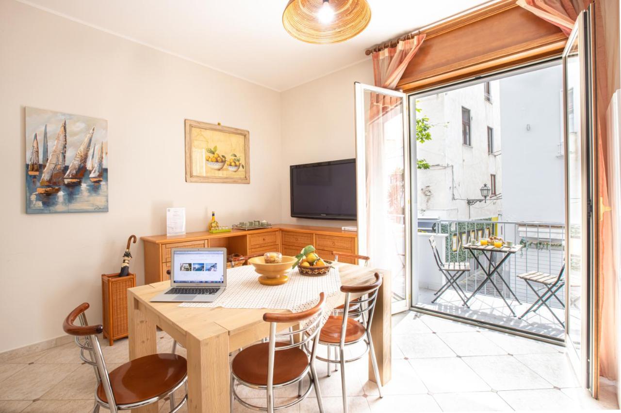 Sorrentovibes - Spacious 3 Bedrooms Apartment In Sorrento Oldtown Bagian luar foto